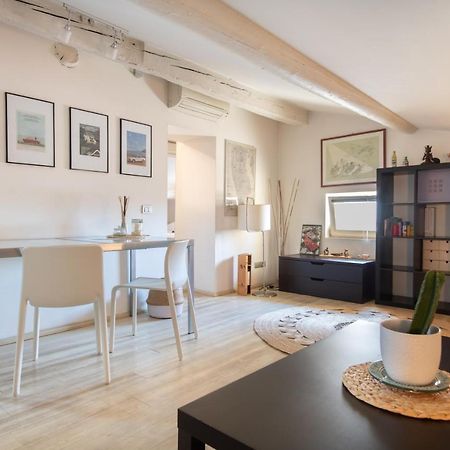 Stunning Top Floor Flat In The Heart Of Βερόνα Εξωτερικό φωτογραφία