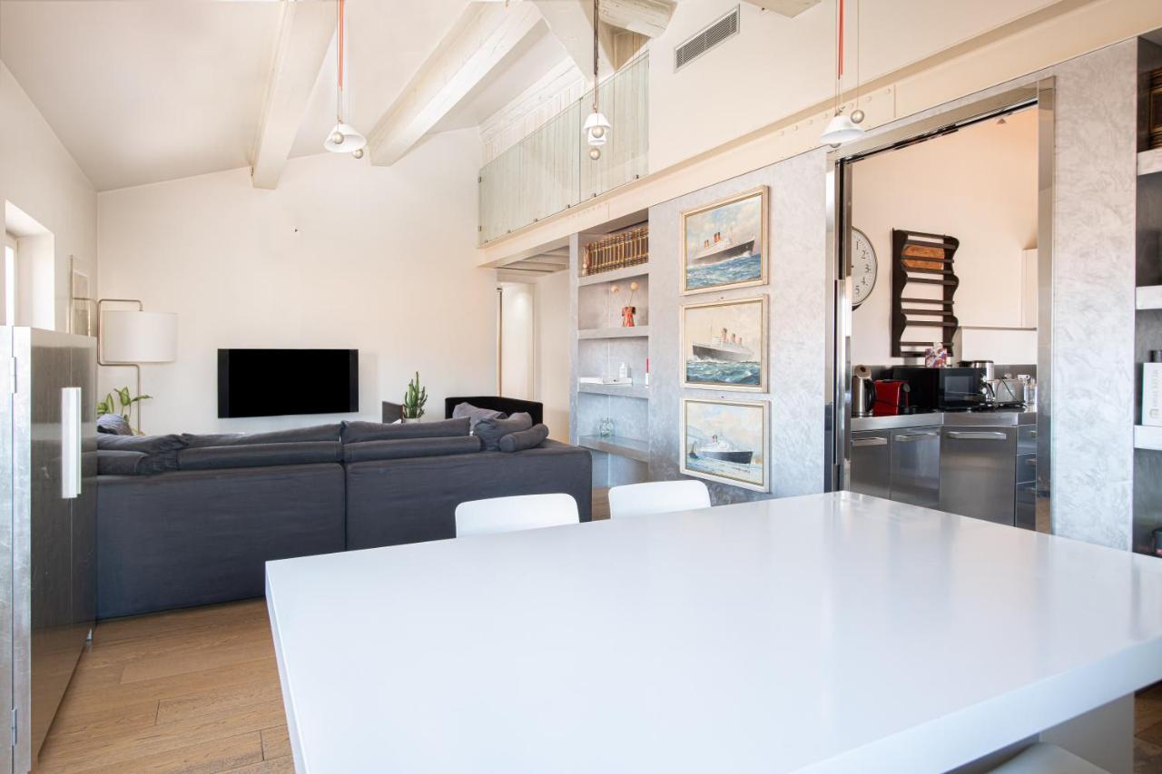 Stunning Top Floor Flat In The Heart Of Βερόνα Εξωτερικό φωτογραφία