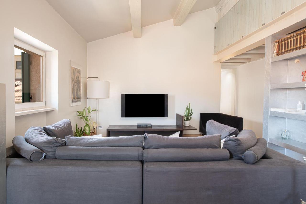 Stunning Top Floor Flat In The Heart Of Βερόνα Εξωτερικό φωτογραφία