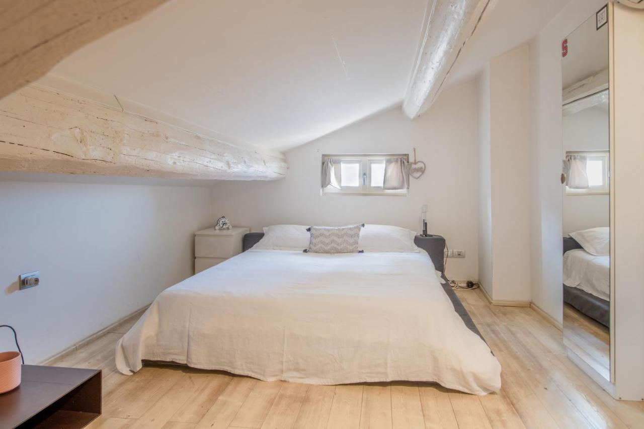 Stunning Top Floor Flat In The Heart Of Βερόνα Εξωτερικό φωτογραφία